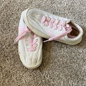 Kids Tretorns GUC Lots of life left in these cute little shoes!